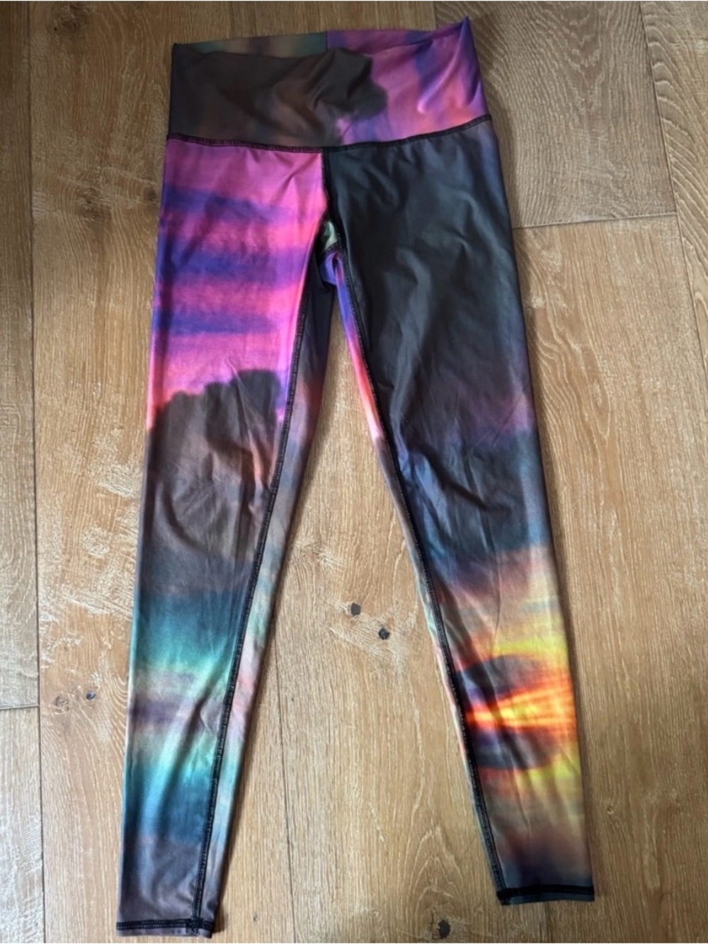 Teeki Size Medium Sunset Print Leggings